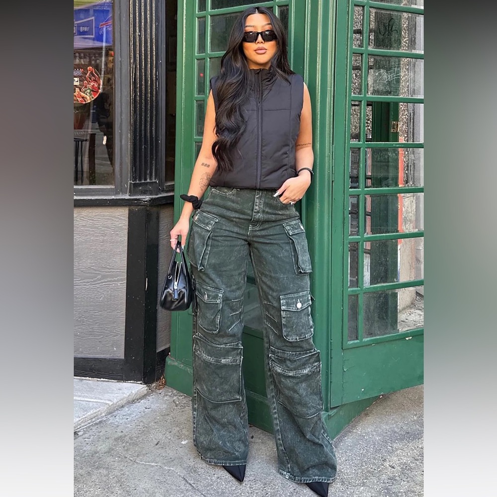 NWT Ash wash Green Cargo Pants. Size 9